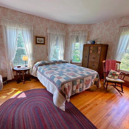 Private 2 Bedrooms And 1 Bathroom In Grand Victorian Home In The Heart Of The Whiite Mountains! Great Host Whitefield Dış mekan fotoğraf