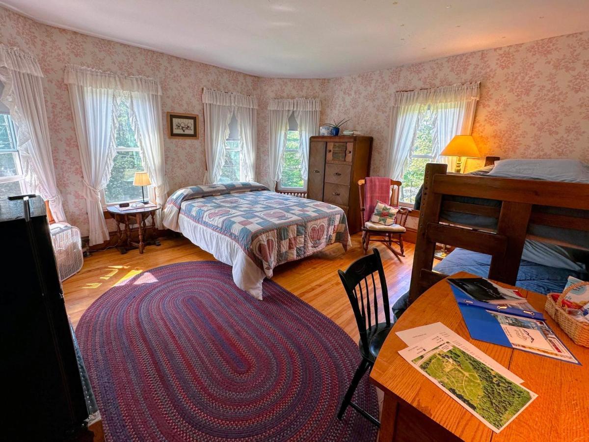 Private 2 Bedrooms And 1 Bathroom In Grand Victorian Home In The Heart Of The Whiite Mountains! Great Host Whitefield Dış mekan fotoğraf
